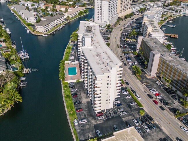 Building Photo - 401 Golden Isles Dr