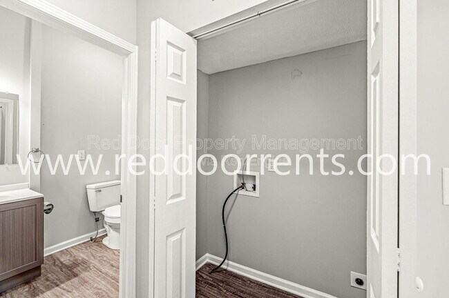 Building Photo - 2345 N Kenwood Ave