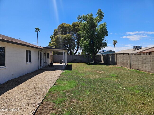 Building Photo - 4910 W Corrine Dr