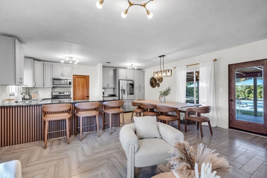 Building Photo - 535 N Biscayne River Dr
