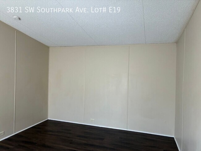 Building Photo - 3831 SW South Park Ave