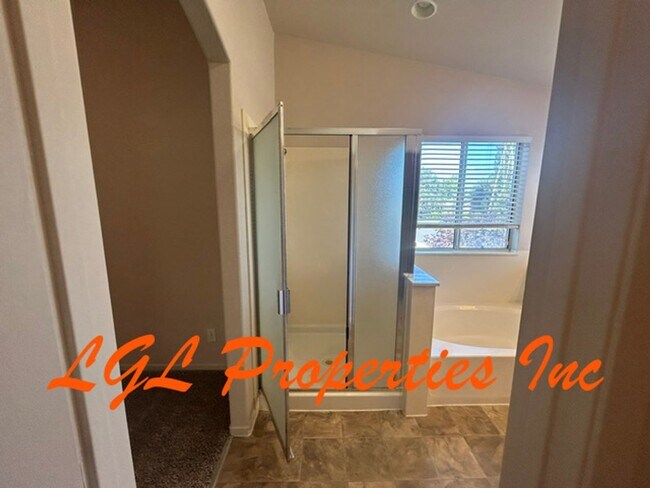Building Photo - 4116 Woodwillow Ln