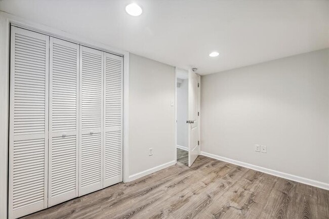 Building Photo - 2612 33rd St SE