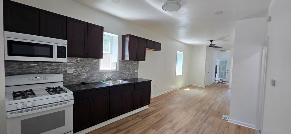 Primary Photo - 145 N 21st Ave