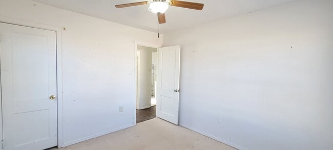 Building Photo - HOME LOCATED NEAR COLLEGE