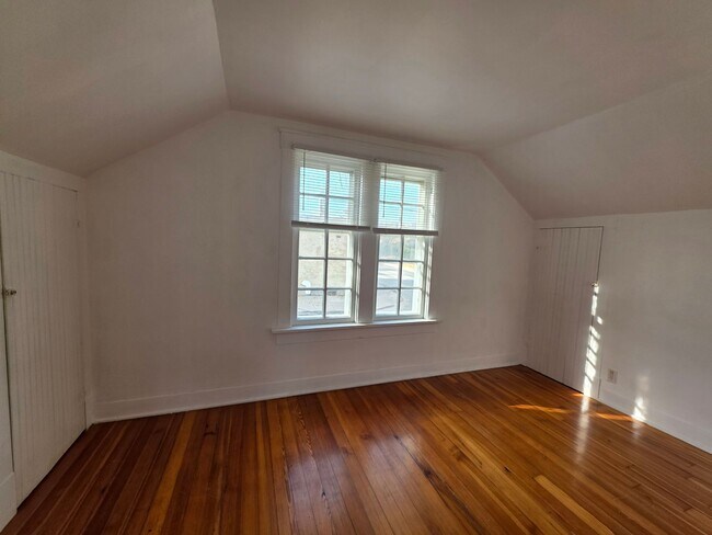 Building Photo - 1715 Marshall St