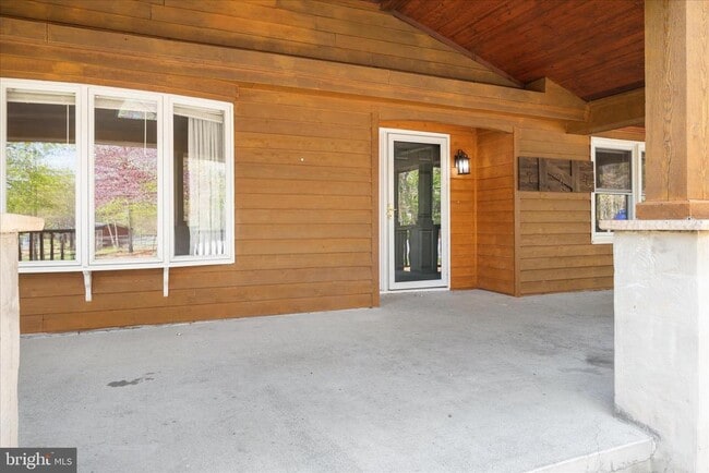 Building Photo - 716 Gafia Lodge Rd