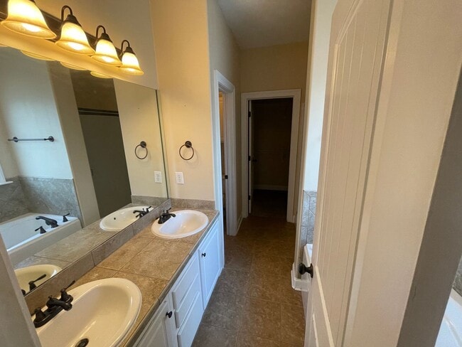 Building Photo - 3/2 for Rent in Farmington Station! Available in January