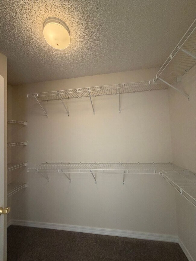 Building Photo - Beautiful 4 Bedroom In Niceville!