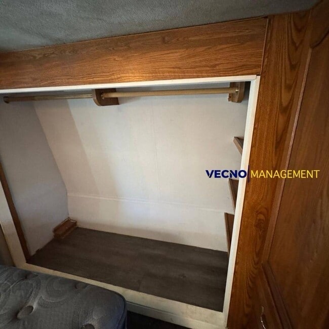 Building Photo - 642 10th St