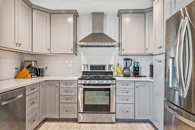 Building Photo - 1911 Mathews Ave