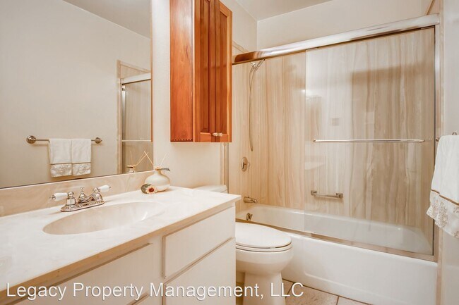 Building Photo - 480 S Marion Pkwy