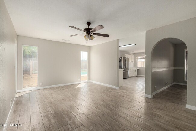 Building Photo - 4001 W Libby St