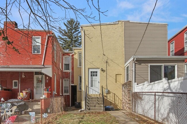 Building Photo - Coming Soon - Beautiful 3 Bedroom, 2 Bath ...