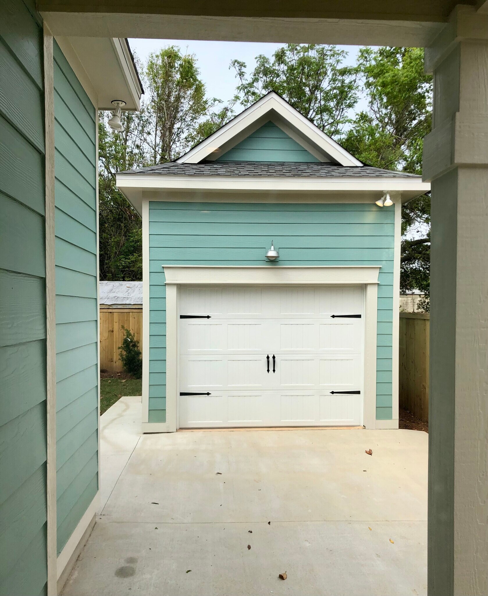 Building Photo - 631 N Davis Hwy