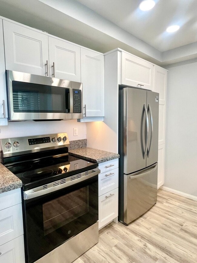 Building Photo - Del Mar Heights 1 br condo