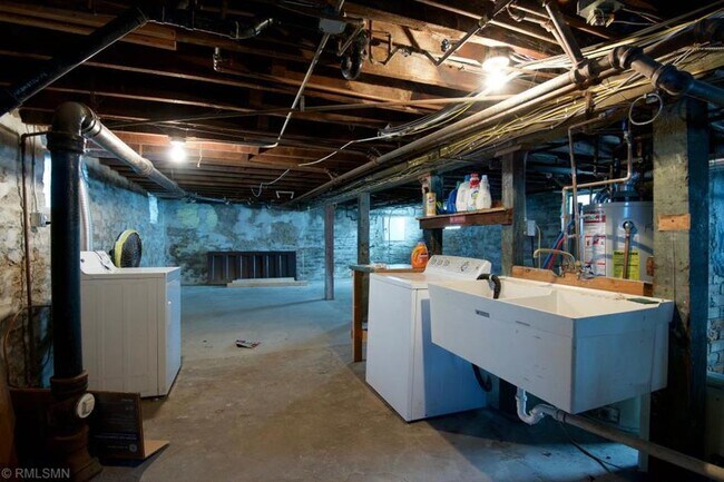 Building Photo - 1165 14th Ave SE