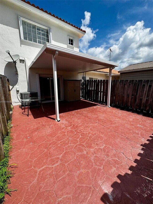 Building Photo - 10968 SW 182nd Ln