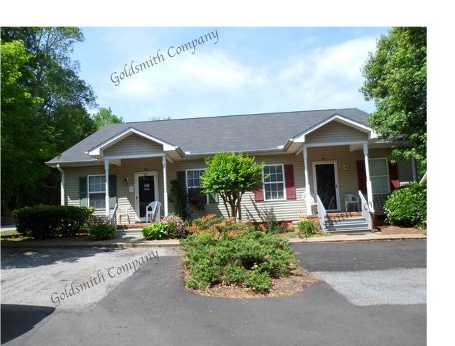 Primary Photo - 207 B Hillandale Road