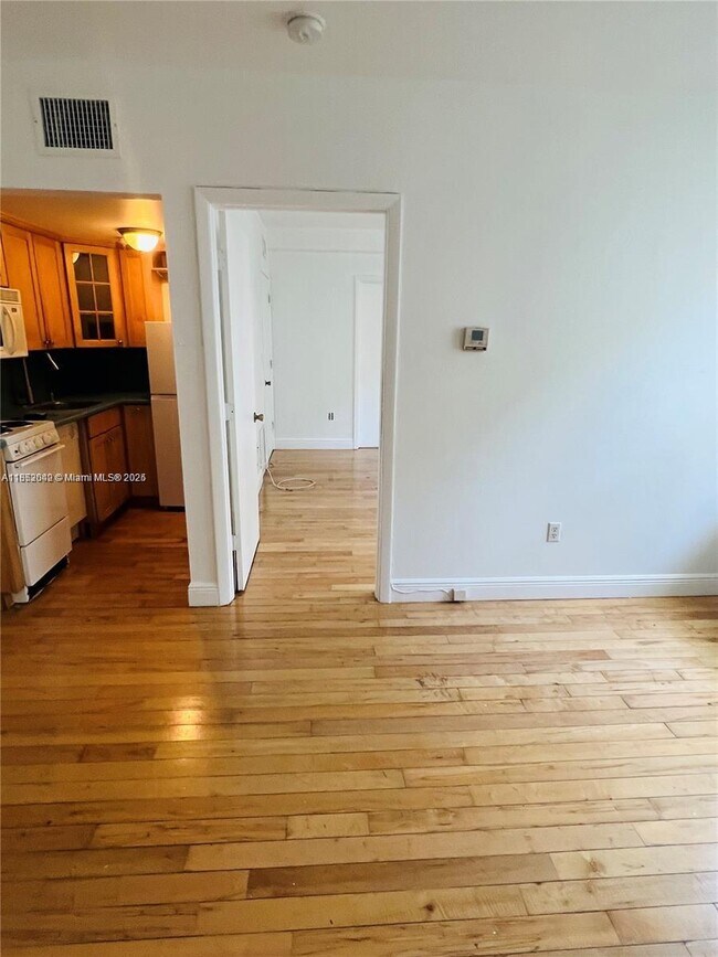 Building Photo - 1550 Drexel Ave