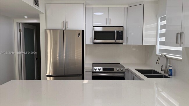 Building Photo - 6223 SW 131st Ct