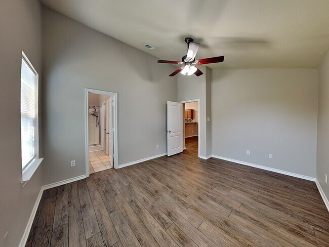 Building Photo - 8921 Highland Orchard Dr