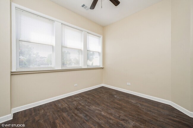 Building Photo - 5028 W Madison St