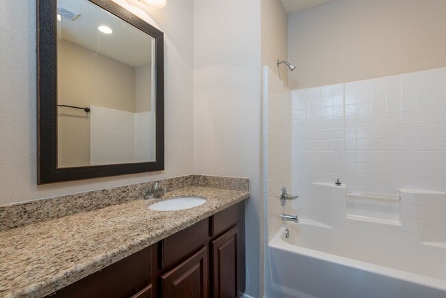 Building Photo - 1420 Holleman Dr