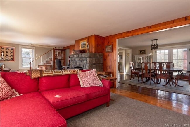 Building Photo - 323 Green Hill Rd