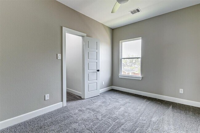 Building Photo - 5854 Southville St