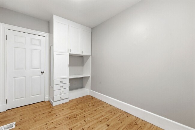 Building Photo - 20 Bennett St