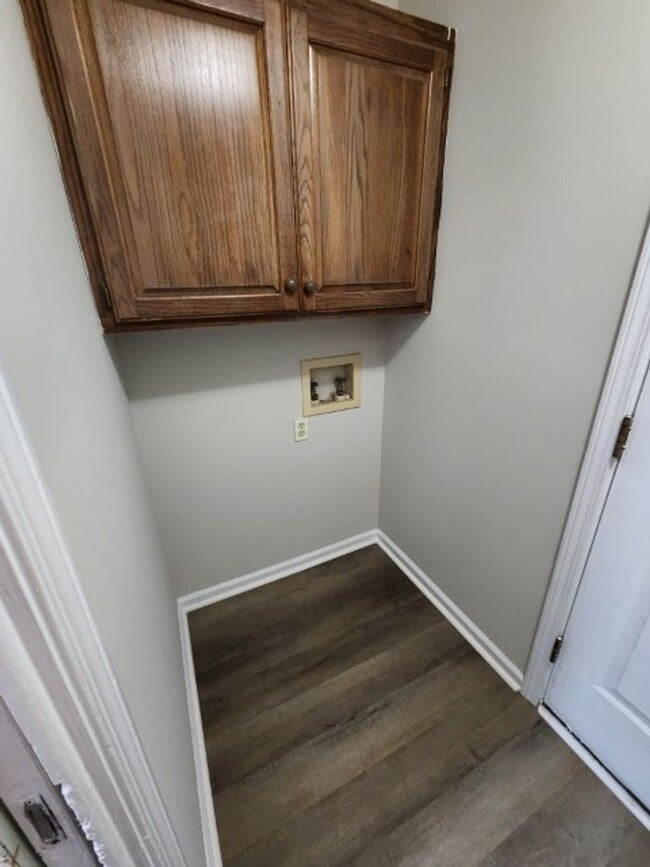 Building Photo - 15 Honey Locust Ct