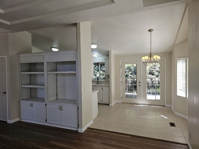 Building Photo - 10513 Katy Ln