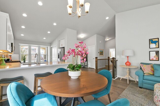 Building Photo - Beautiful "like new" home available for re...