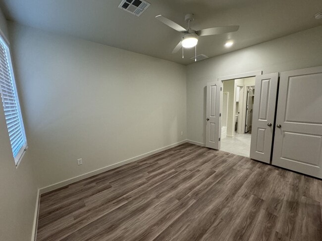 Building Photo - Luxury 3 Bedroom 2 Bathroom Duplex with 2 Car Garage in Bethany, Ok (ALL appliances included)
