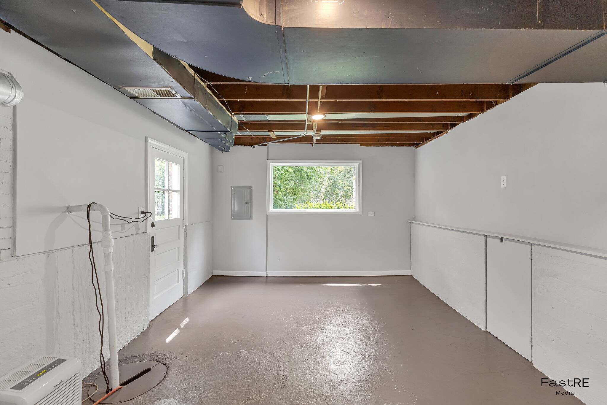 Building Photo - 2059 Downey Rd