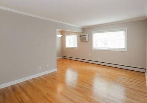 Living Room/Dining Area - 440 Ridgewood Ave