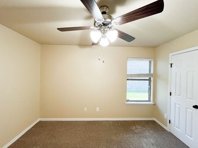 Building Photo - Available 7/16/2025 Beautiful 1 story, 4 b...