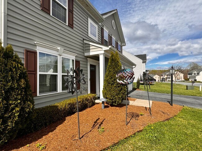 Building Photo - 145 Holly Hill Dr