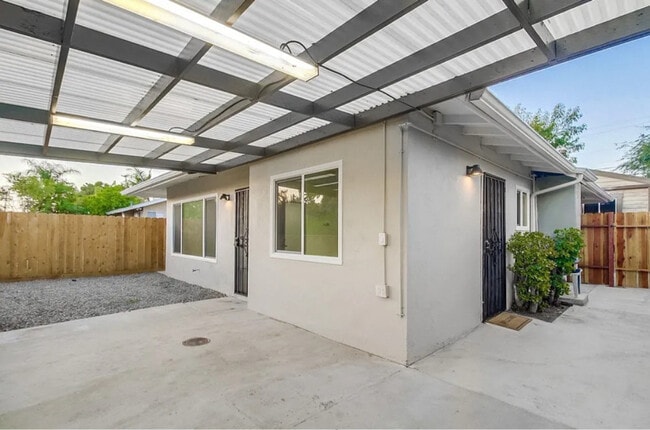 Building Photo - 2632 Violet St