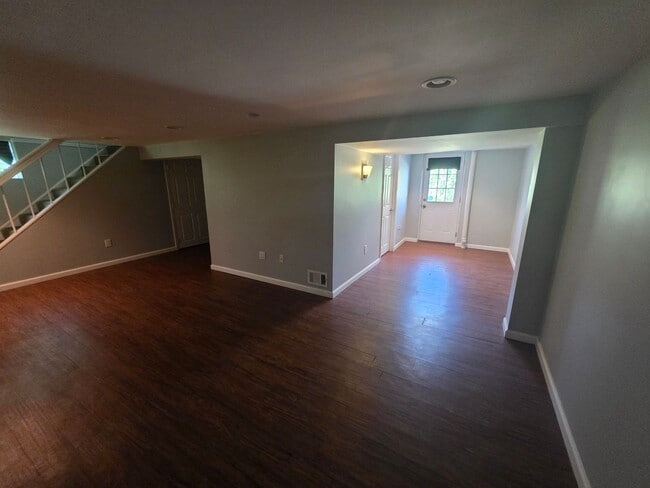 Building Photo - 3-bedroom, 2-bath home in West Mifflin