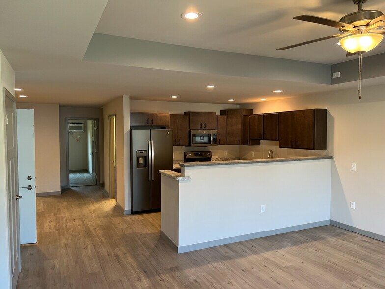 Building Photo - 1205 Salem Dr