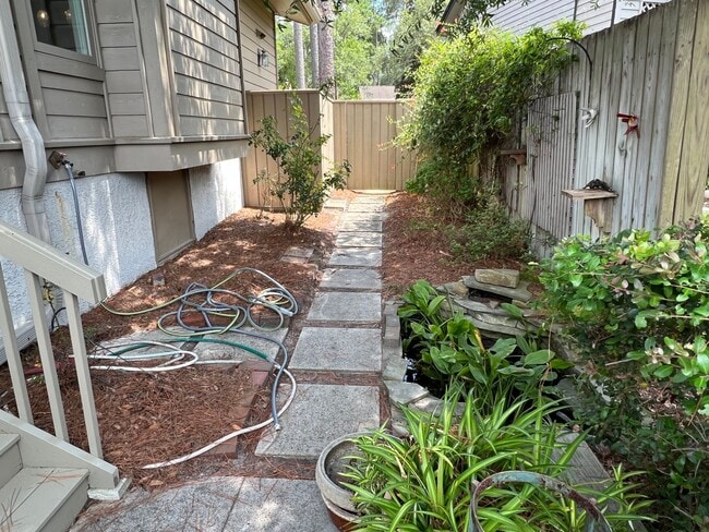Building Photo - Beautiful Furnished Marsh Front Home - 6 mo Lease Term