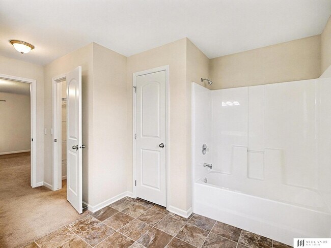 Building Photo - 8417 S 65th St