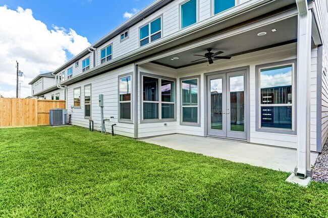 Building Photo - 4857 Benning Dr