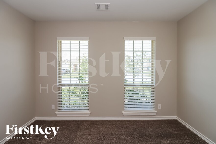 Building Photo - 6211 Kolle Dr