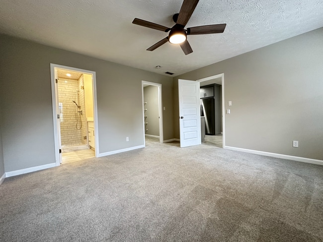 Building Photo - 572-574 Wedgewood Dr.