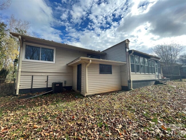 Building Photo - 6225 Branch Hill Cir