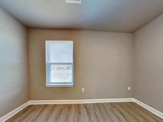 Building Photo - Charming 3-Bed, 2-Bath Home in Blue Springs