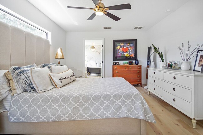 Building Photo - Ranch on 6 Acres